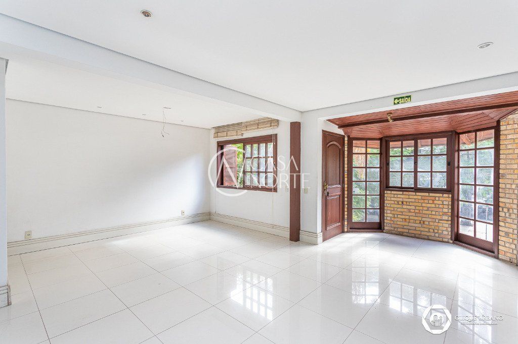 Casa à venda com 4 quartos, 330m², 3 suítes, 2 vagas, Avenida Iguassu no bairro Petrópolis em Porto Alegre