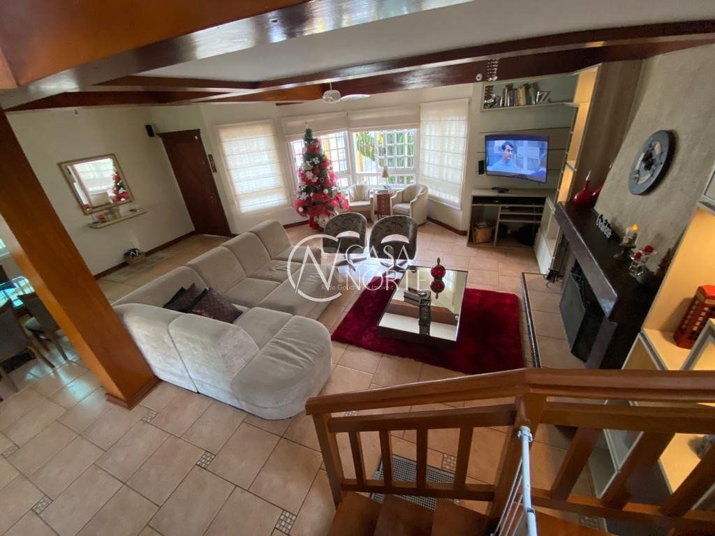 Casa à venda com 3 quartos, 247m², 2 vagas, Rua Libia no bairro Vila Ipiranga em Porto Alegre