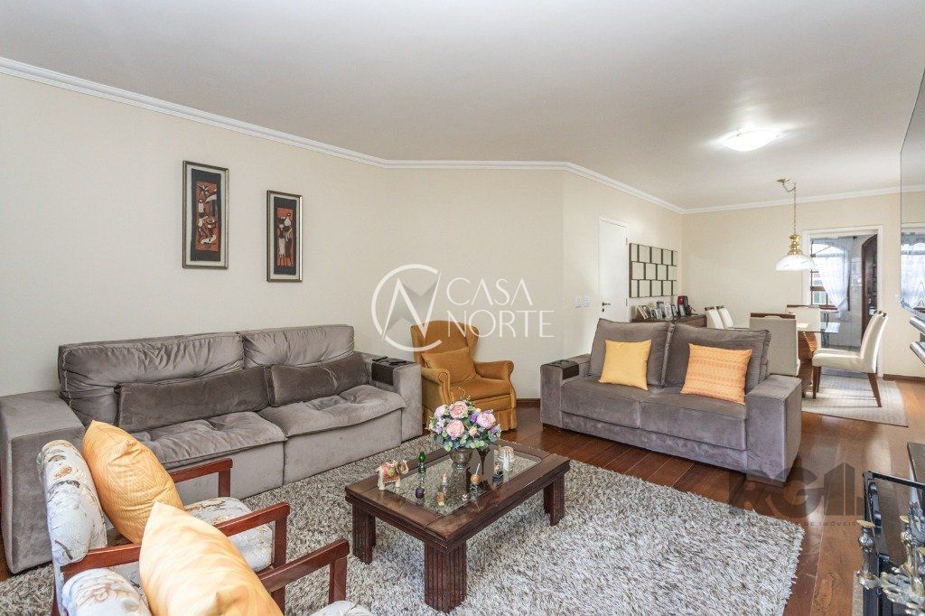 Casa à venda com 3 quartos, 147m², 1 suíte, 3 vagas, Rua Congo no bairro Vila Ipiranga em Porto Alegre