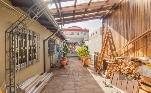 Casa à venda com 8 quartos, 442m², 3 suítes, 8 vagas, Rua Honório Lemos no bairro Vila João Pessoa em Porto Alegre