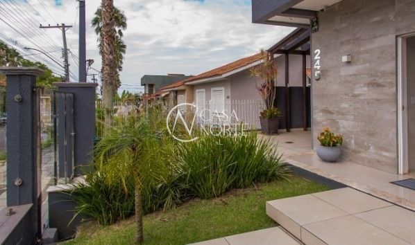 Casa à venda com 3 quartos, 185m², 1 suíte, 3 vagas, Rua Chácara das Nascentes no bairro Lomba do Pinheiro em Porto Alegre