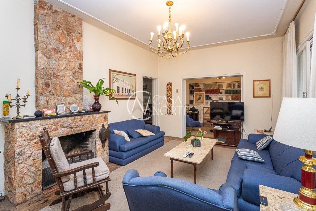 Casa à venda com 3 quartos, 285m², 1 suíte, 3 vagas, Rua Riveira no bairro Petrópolis em Porto Alegre