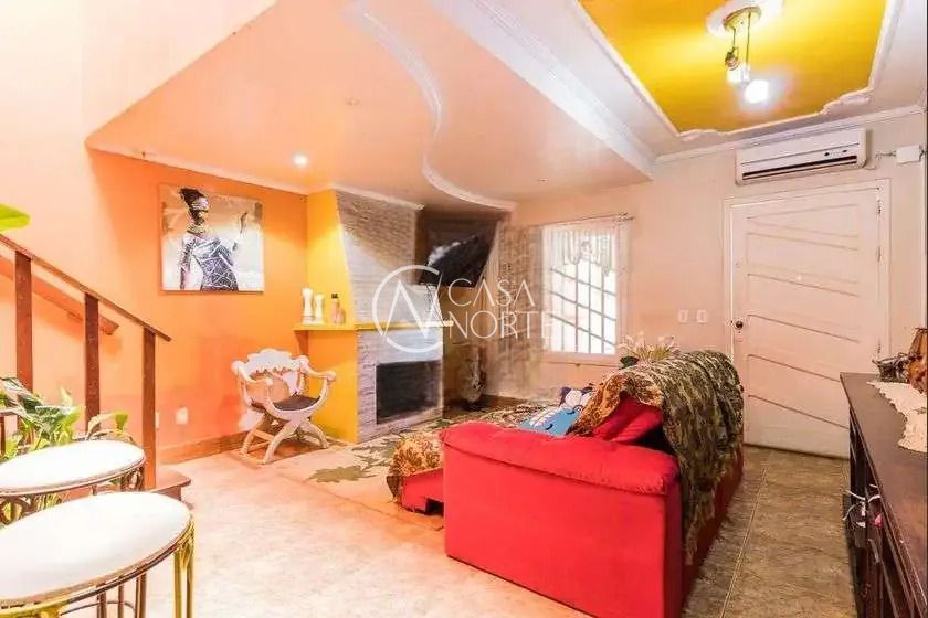 Casa à venda com 4 quartos, 230m², 1 suíte, 2 vagas, Rua Professora Ziláh Totta no bairro Jardim Leopoldina em Porto Alegre