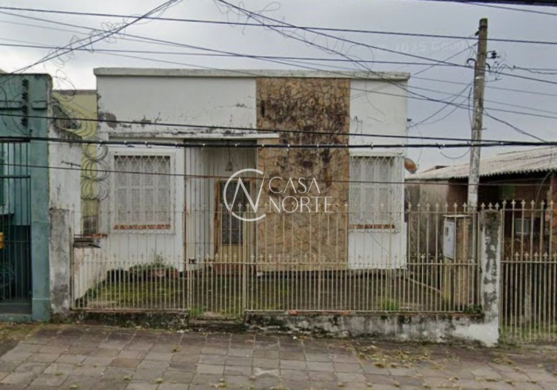 Casa à venda com 4 quartos, 174m², 3 vagas, Rua Luiz de Camões no bairro Santo Antônio em Porto Alegre