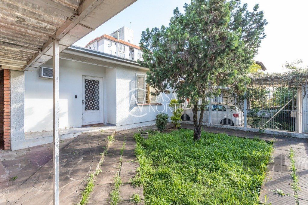 Casa à venda com 2 quartos, 120m², 2 vagas, Rua Doutor Affonso Sanmartin no bairro Jardim do Salso em Porto Alegre