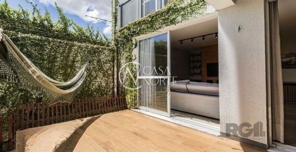 Casa de Condomínio à venda com 3 quartos, 143m², 1 suíte, 2 vagas, Avenida José Gertum no bairro Chácara das Pedras em Porto Alegre