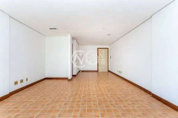Sala Comercial à venda com 1 quarto, 46m², 2 vagas, Avenida Carlos Gomes no bairro Petrópolis em Porto Alegre