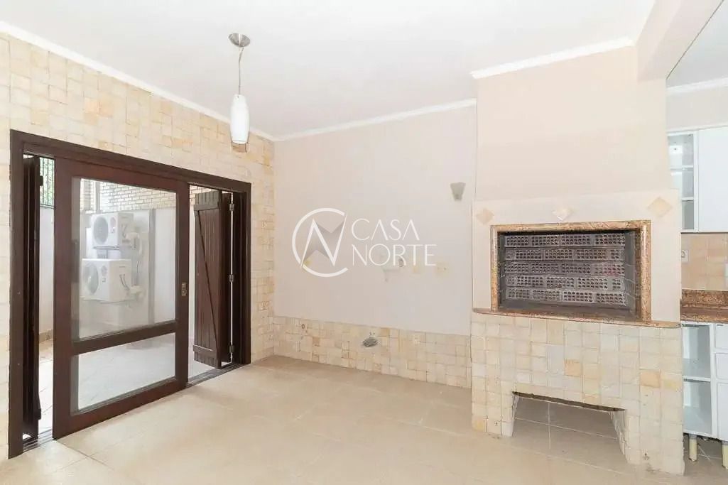 Casa à venda com 5 quartos, 450m², 3 suítes, 3 vagas, Rua Dona Cecília no bairro Azenha em Porto Alegre