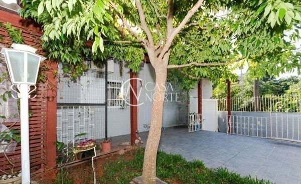 Casa à venda com 4 quartos, 185m², 1 suíte, 4 vagas, Rua Landel de Moura no bairro Tristeza em Porto Alegre