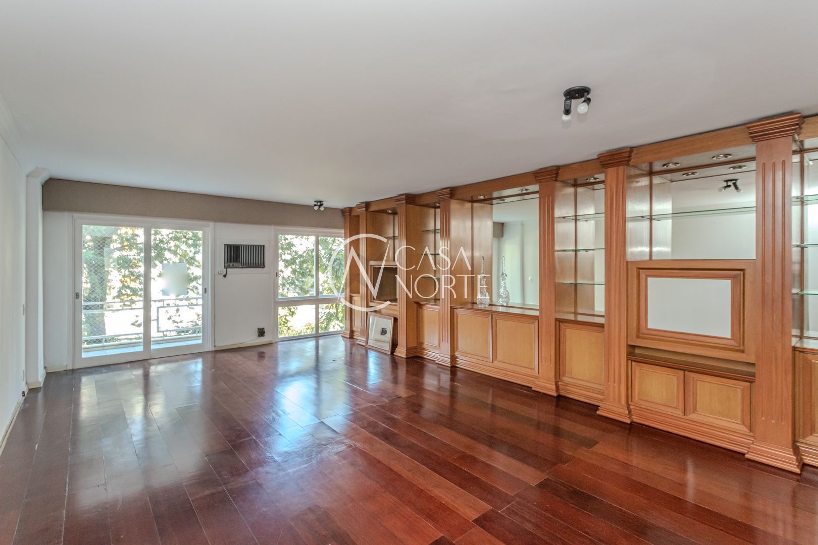 Apartamento à venda com 3 quartos, 168m², 1 suíte, 1 vaga, Rua Doutor Timóteo no bairro Moinhos de Vento em Porto Alegre