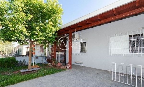 Casa à venda com 4 quartos, 185m², 1 suíte, 4 vagas, Rua Landel de Moura no bairro Tristeza em Porto Alegre