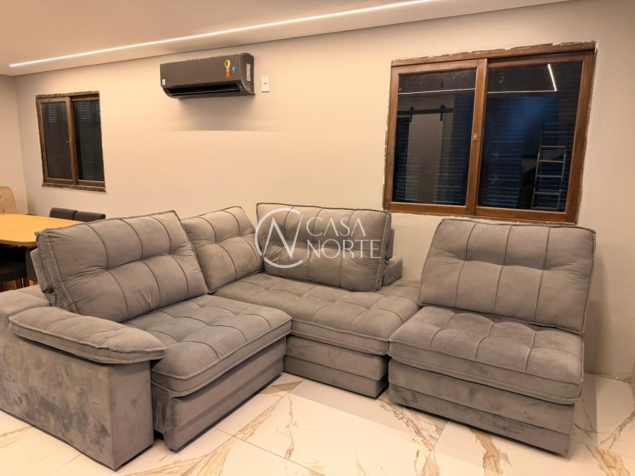 Casa à venda com 3 quartos, 160m², 1 suíte, 2 vagas, Avenida Uirapuru no bairro Jardim Carvalho em Porto Alegre