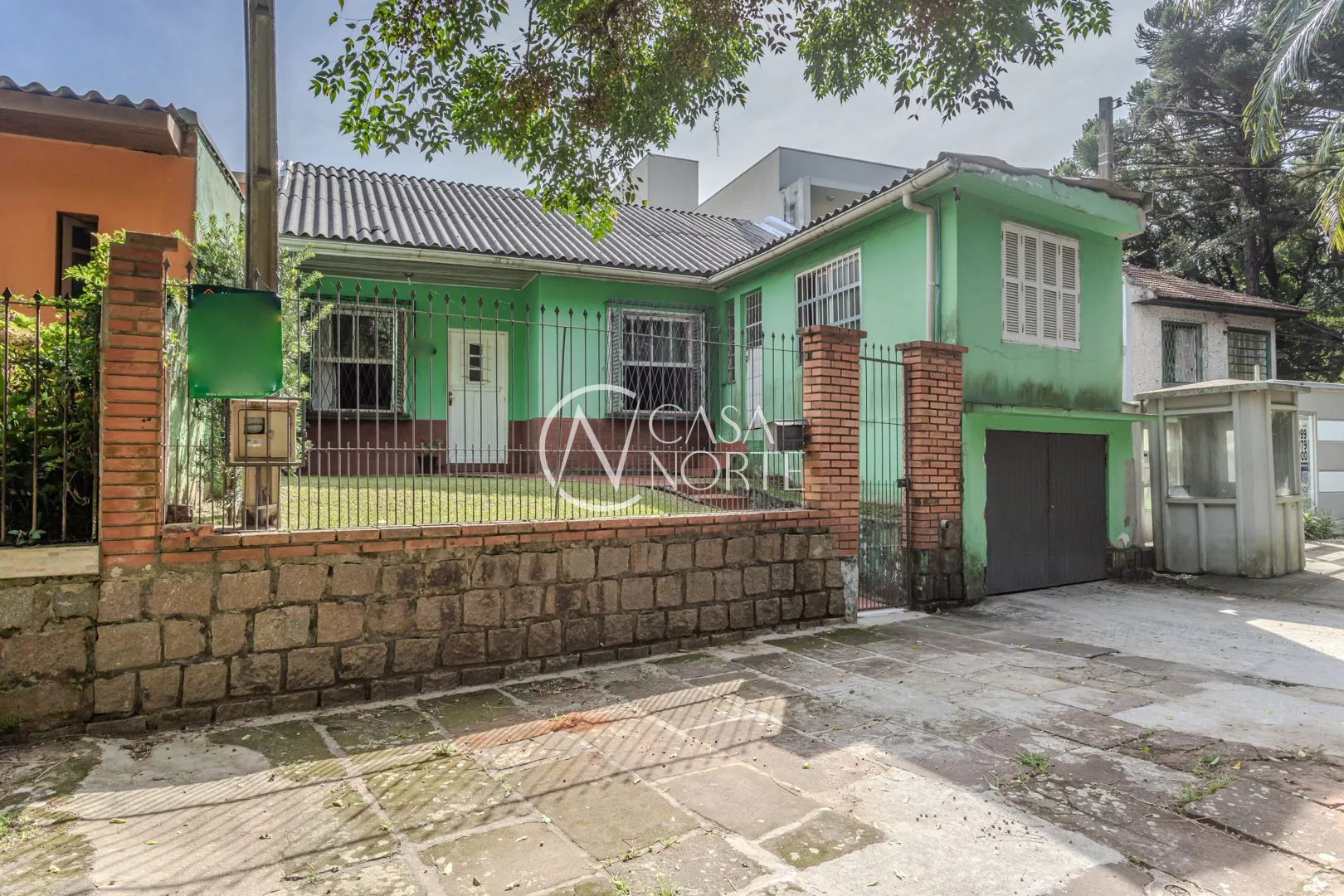 Casa à venda com 3 quartos, 174m², 1 vaga, Travessa Vileta no bairro Jardim Botânico em Porto Alegre
