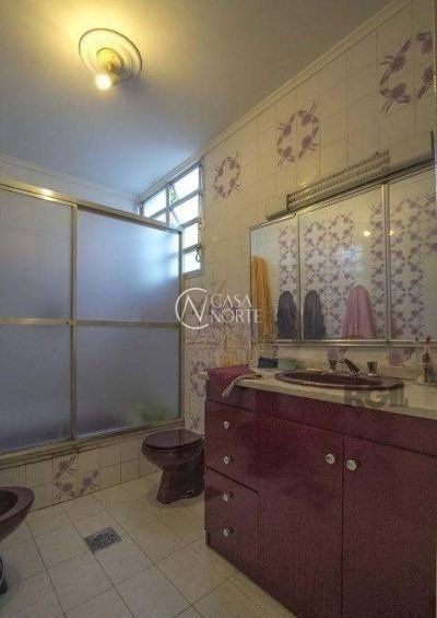 Casa à venda com 3 quartos, 215m², 1 suíte, 2 vagas, Rua Ulisses Cabral, Professor no bairro Chácara das Pedras em Porto Alegre