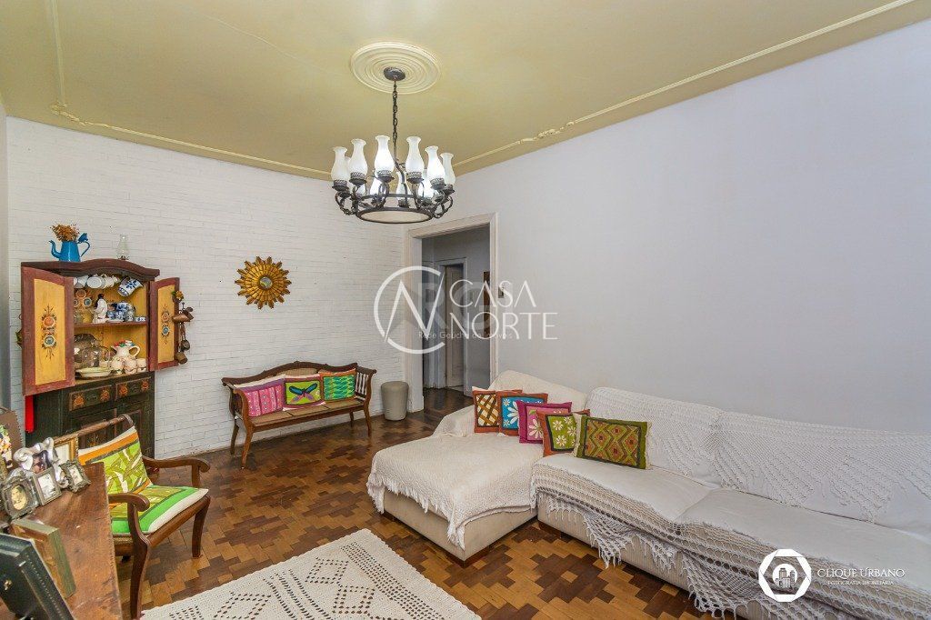 Casa à venda com 3 quartos, 166m², 2 vagas, Rua João Abbott no bairro Petrópolis em Porto Alegre