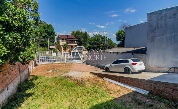Casa à venda com 2 quartos, 94m², 1 suíte, 4 vagas, Beco do Carvalho no bairro Jardim Carvalho em Porto Alegre