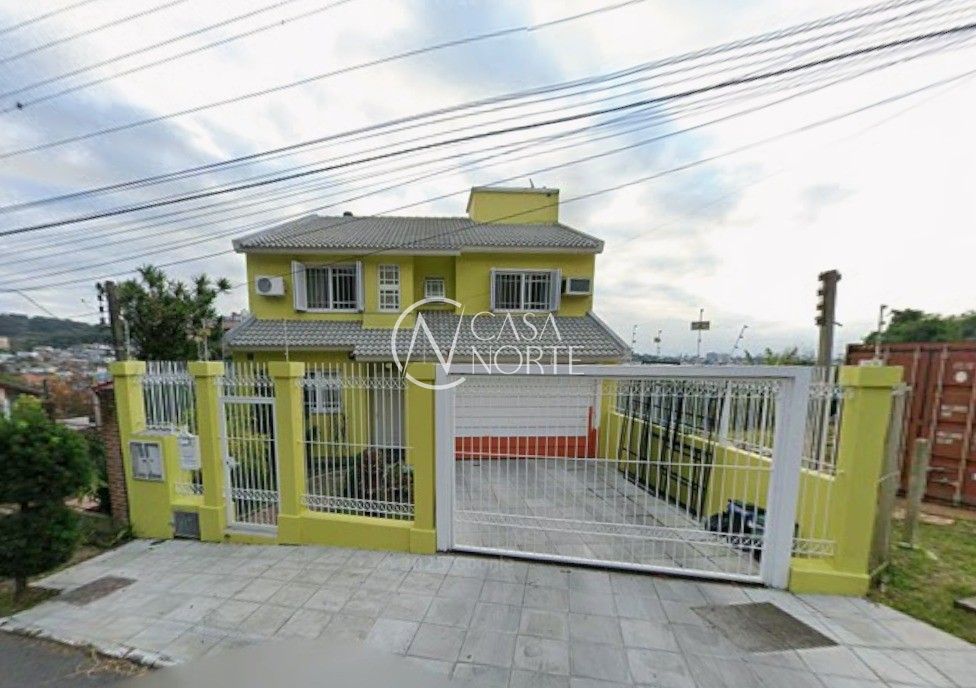 Casa à venda com 5 quartos, 335m², 1 suíte, 4 vagas, Rua Pedro A. A. de Freitas Filho no bairro Jardim Sabará em Porto Alegre