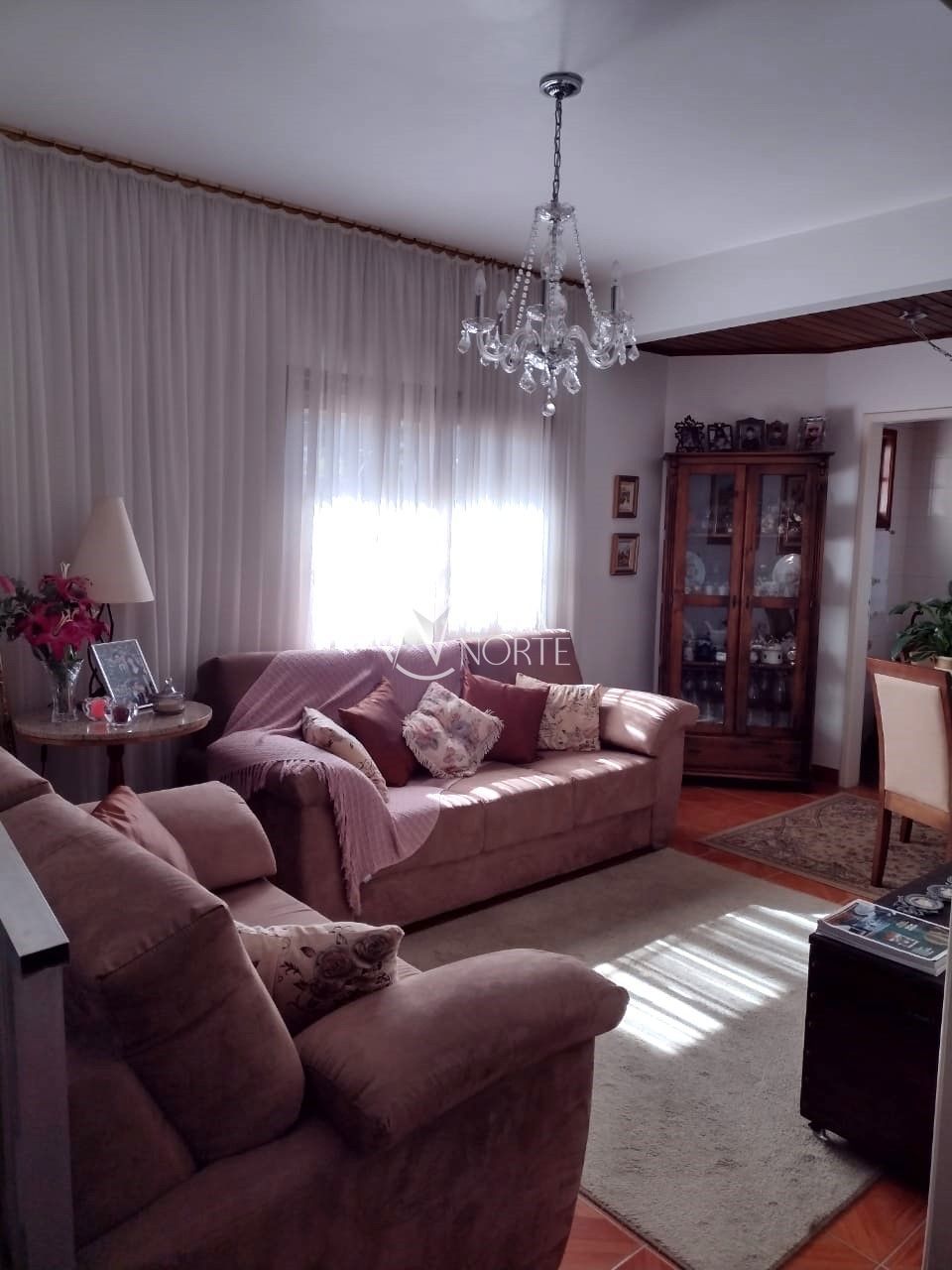 Casa à venda com 4 quartos, 240m², 1 suíte, 2 vagas, Rua Batista Xavier no bairro Partenon em Porto Alegre