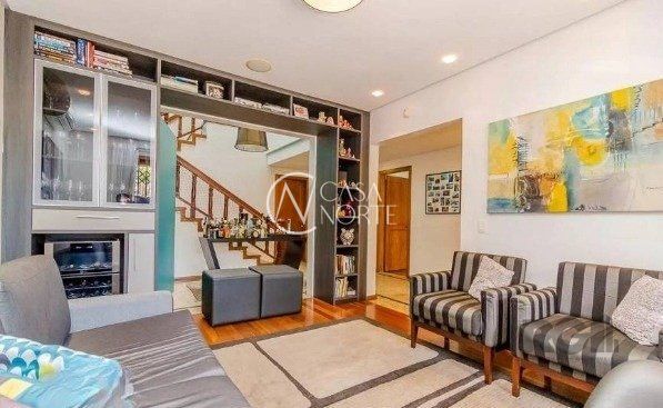 Casa à venda com 4 quartos, 412m², 2 suítes, 3 vagas, Rua Fonseca Ramos no bairro Medianeira em Porto Alegre