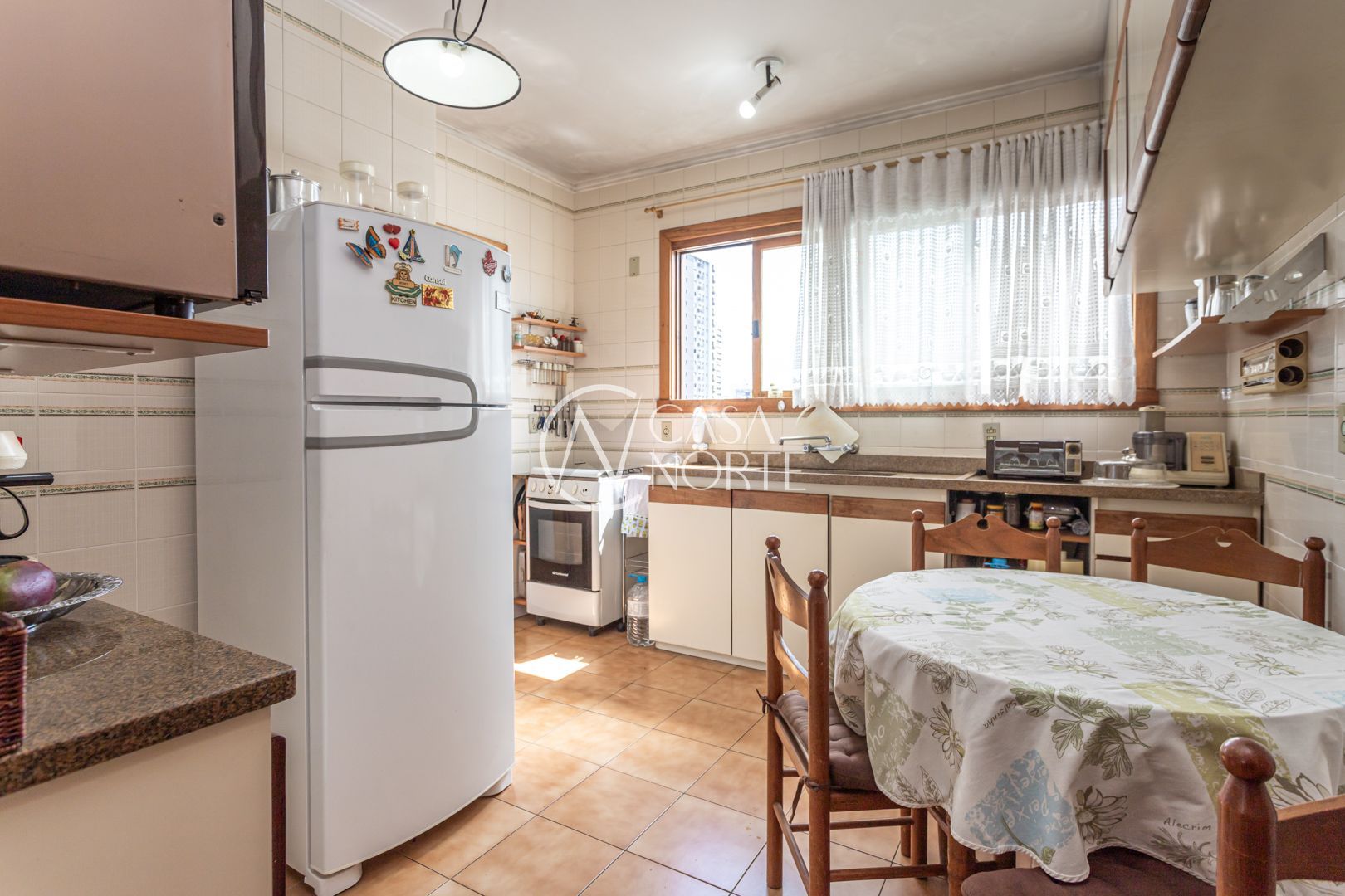 Cobertura à venda com 3 quartos, 261m², 1 suíte, 2 vagas, Rua Professor Cristiano Fischer no bairro Jardim do Salso em Porto Alegre