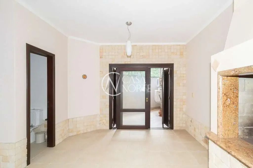 Casa à venda com 5 quartos, 450m², 3 suítes, 3 vagas, Rua Dona Cecília no bairro Azenha em Porto Alegre