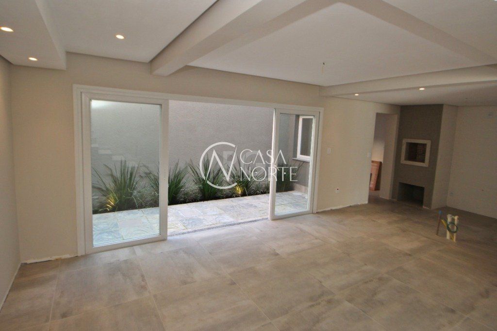 Casa à venda com 3 quartos, 190m², 1 suíte, 2 vagas, Rua Buarque de Macedo no bairro São Geraldo em Porto Alegre