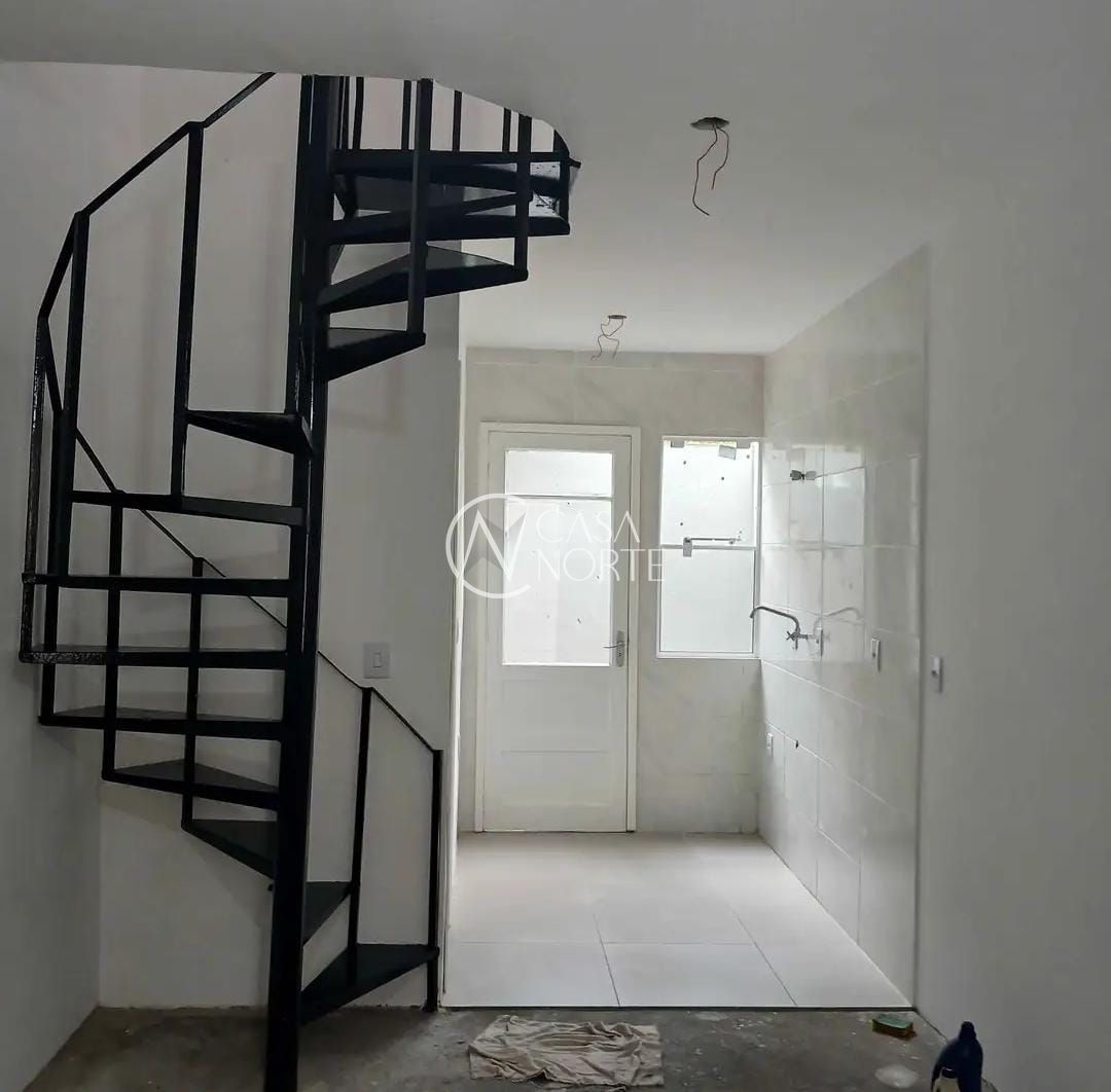 Sobrado à venda com 2 quartos, 47m², Avenida Juca Batista no bairro Hípica em Porto Alegre