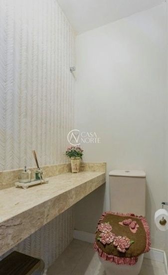 Casa à venda com 4 quartos, 168m², 3 suítes, 1 vaga, Rua Barão de Teffe no bairro Menino Deus em Porto Alegre