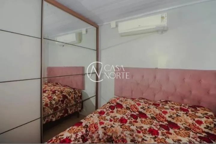 Casa à venda com 2 quartos, 55m², 1 vaga, Rua Carumbé no bairro Bom Jesus em Porto Alegre