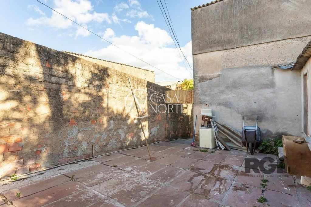 Terreno à venda  com 435m², Rua Caieira no bairro Medianeira em Porto Alegre