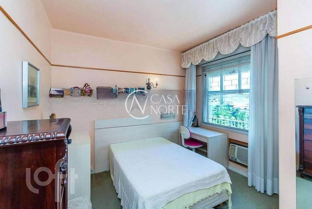 Casa à venda com 3 quartos, 400m², 1 suíte, 2 vagas, Rua Dário Pederneiras no bairro Petrópolis em Porto Alegre