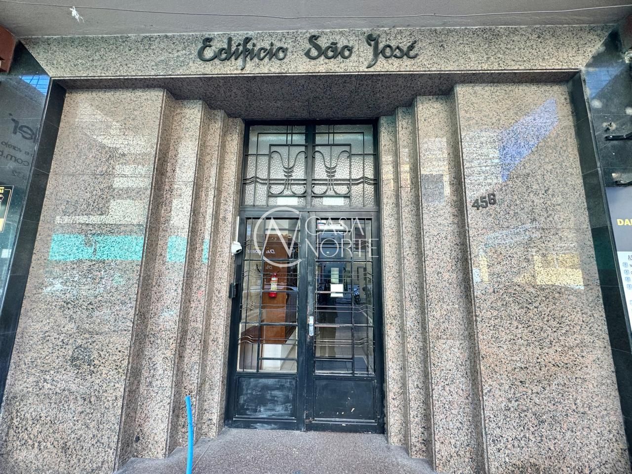 Apartamento à venda com 4 quartos, 84m², Praça Otávio Rocha no bairro Centro Histórico em Porto Alegre