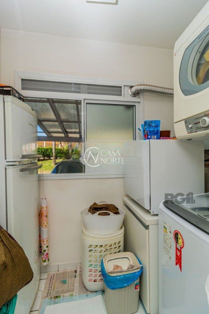 Casa à venda com 3 quartos, 144m², 1 suíte, 2 vagas, Avenida Willy Eugênio Fleck no bairro Sarandi em Porto Alegre