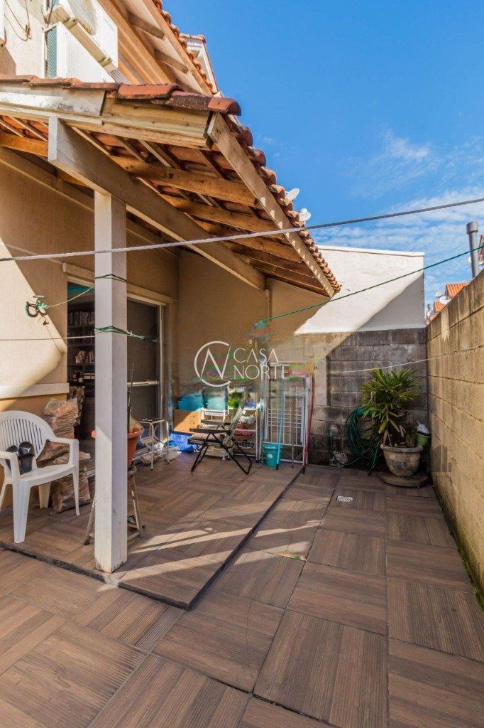 Casa à venda com 3 quartos, 144m², 1 suíte, 2 vagas, Avenida Willy Eugênio Fleck no bairro Sarandi em Porto Alegre