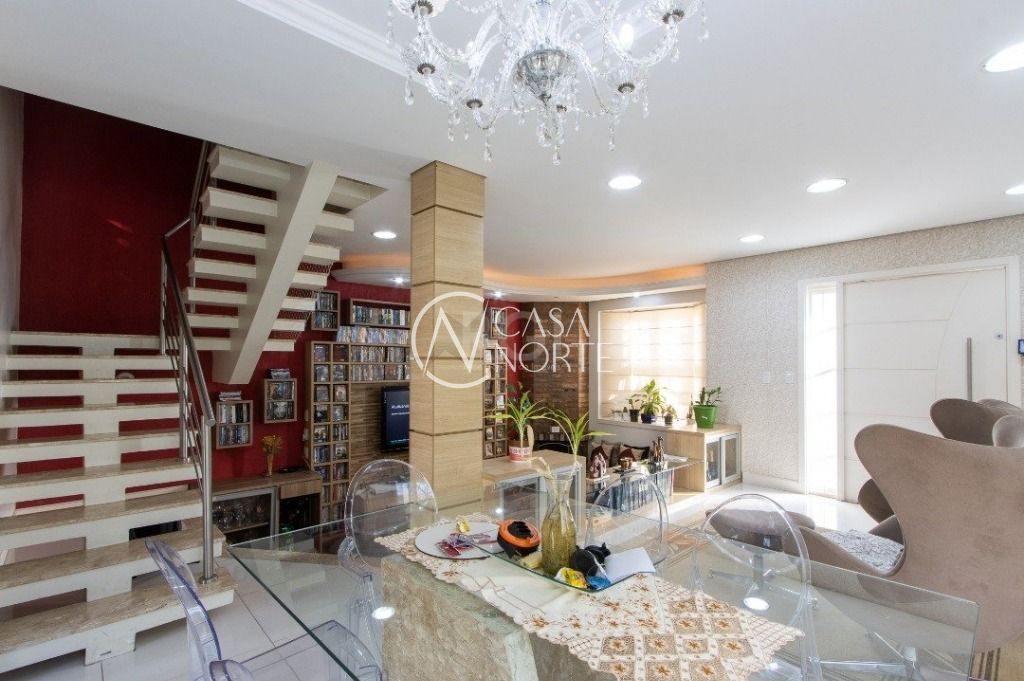 Casa à venda com 3 quartos, 320m², 3 suítes, 8 vagas, Rua Folha da Tarde no bairro Cristal em Porto Alegre