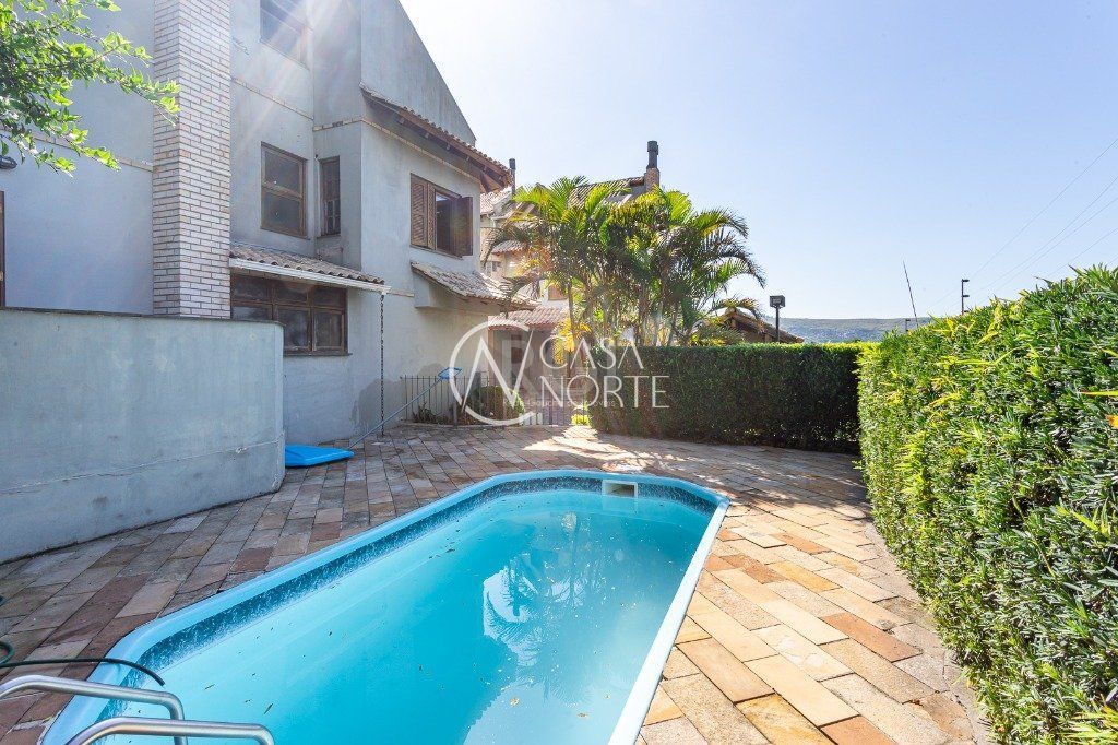 Casa de Condomínio à venda com 3 quartos, 212m², 1 suíte, 2 vagas, Avenida Jacui no bairro Cristal em Porto Alegre