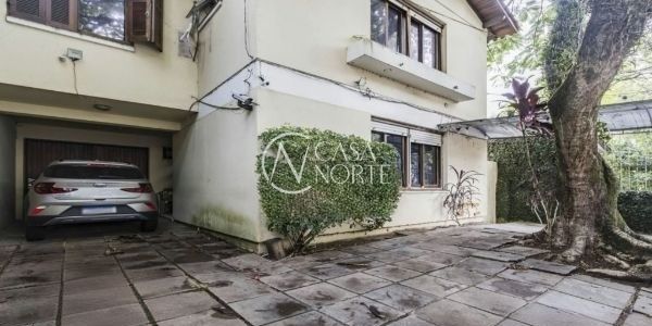 Casa à venda com 5 quartos, 340m², 1 suíte, 4 vagas, Rua Eudoro Berlink no bairro Auxiliadora em Porto Alegre