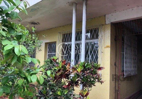 Casa à venda com 5 quartos, 398m², 3 vagas, Rua Adão Baino no bairro Cristo Redentor em Porto Alegre