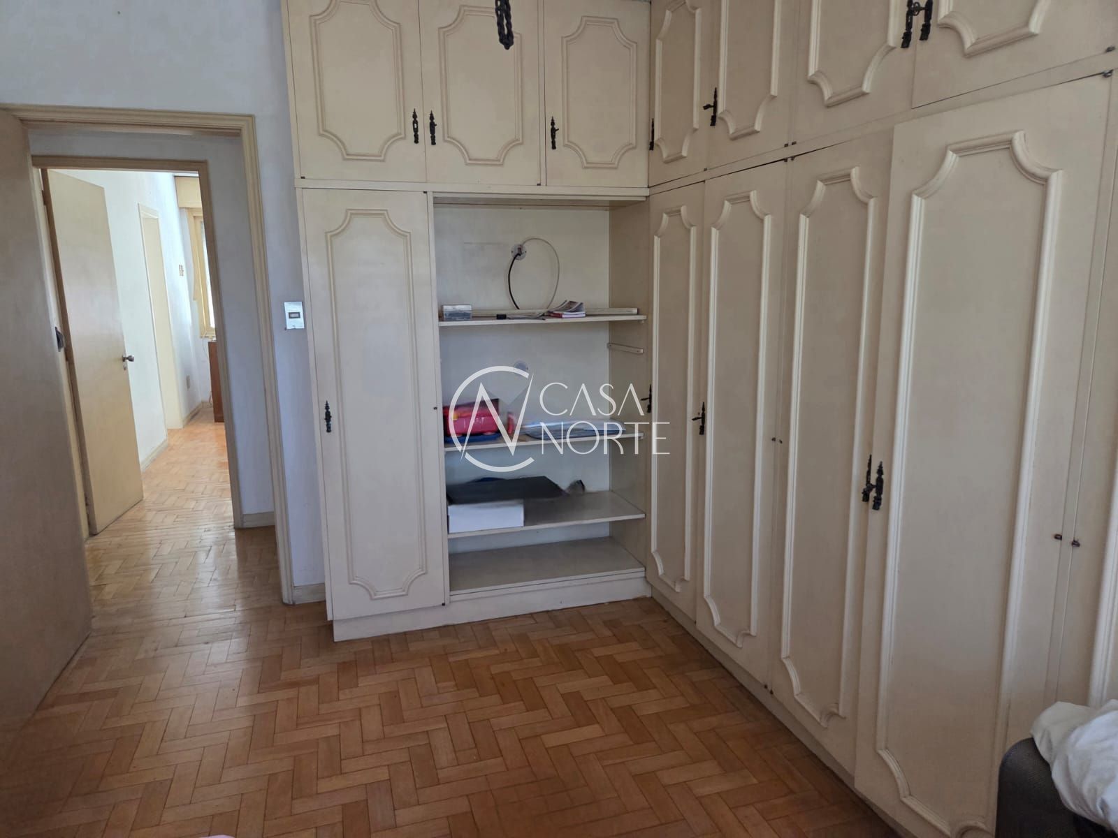 Apartamento à venda com 4 quartos, 132m², 1 vaga, Rua Dona Laura no bairro Rio Branco em Porto Alegre