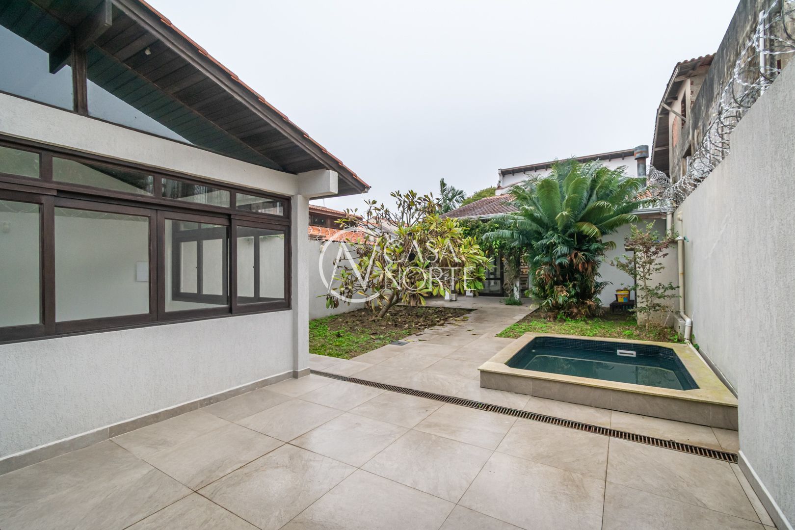 Casa à venda com 3 quartos, 354m², 1 suíte, 3 vagas, Avenida Icaraí no bairro Cristal em Porto Alegre