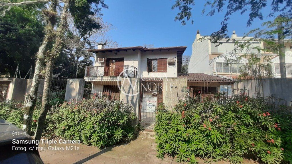 Casa à venda com 4 quartos, 238m², 2 suítes, 4 vagas, Avenida Fábio Araújo Santos no bairro Nonoai em Porto Alegre