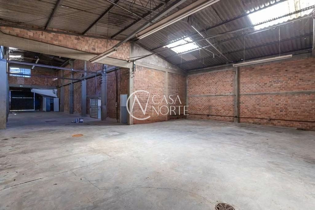 Galpão à venda , 461m², 2 vagas, Avenida Sertório no bairro Navegantes em Porto Alegre