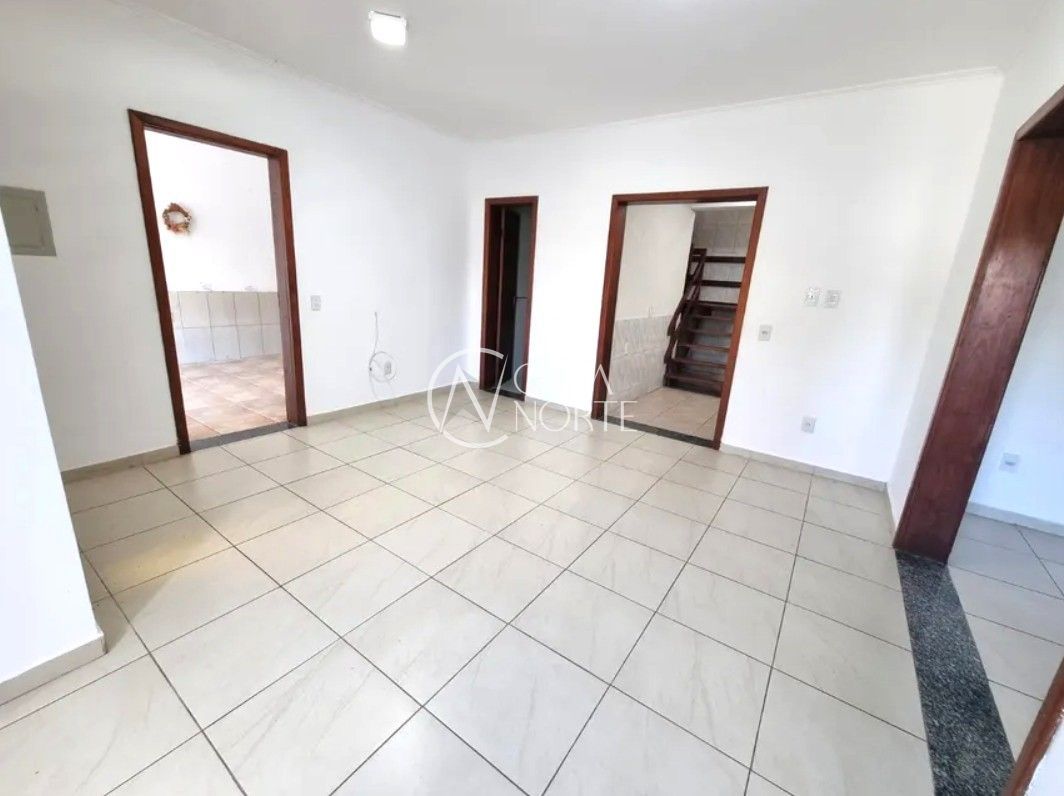 Casa à venda com 3 quartos, 174m², 1 suíte, 3 vagas, Rua Jaguari no bairro Cristal em Porto Alegre