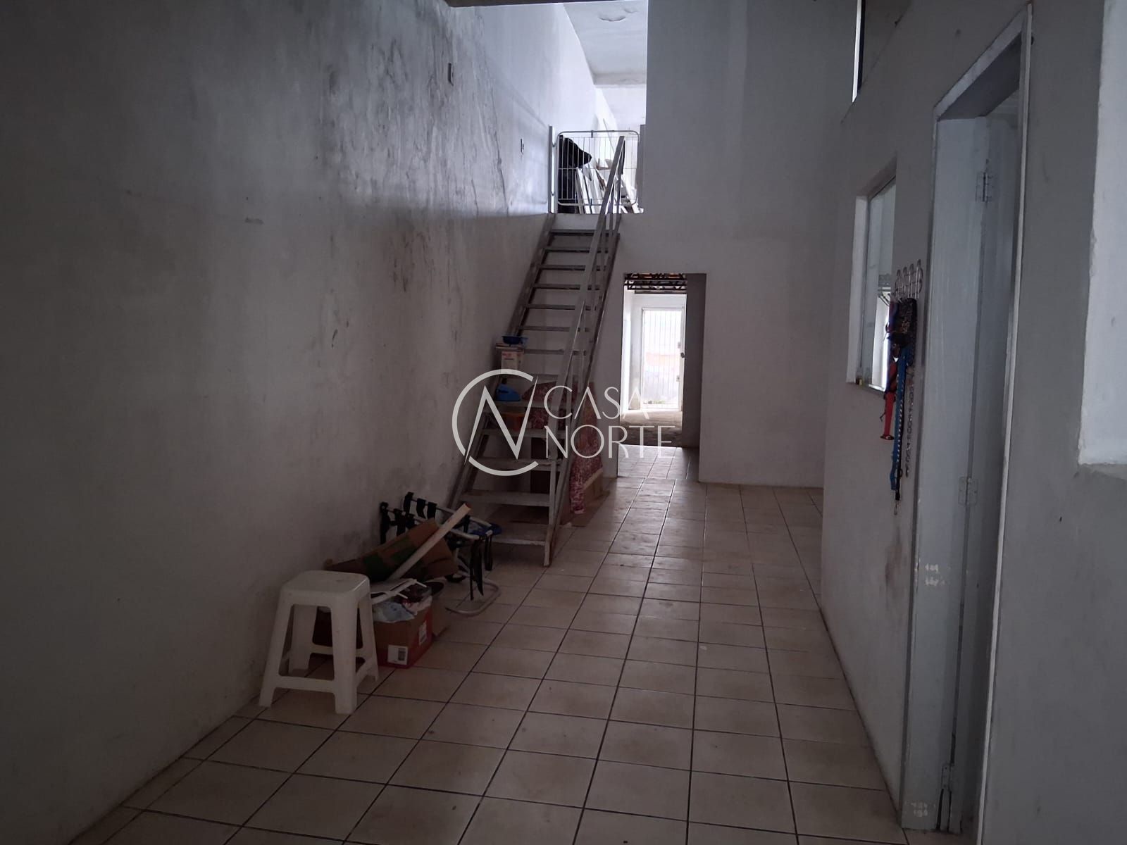 Pavilhão à venda com 3 quartos, 289m², 4 vagas, Rua Bernardo Pires no bairro Santana em Porto Alegre