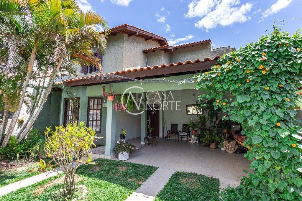 Casa à venda com 4 quartos, 190m², 2 suítes, 2 vagas, Rua Jayme Saul de Borba no bairro Guarujá em Porto Alegre