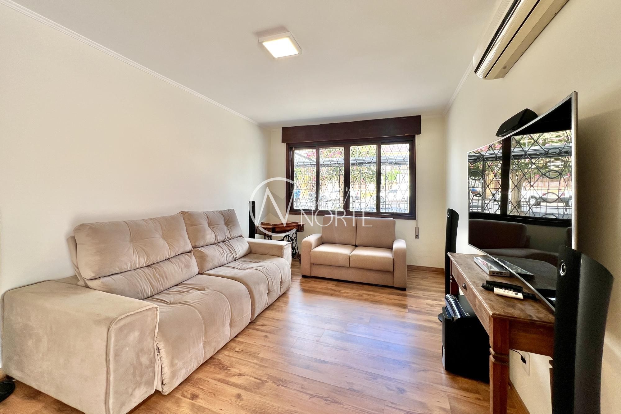 Casa à venda com 3 quartos, 140m², 1 suíte, 4 vagas, Avenida Engenheiro Ary de Abreu Lima no bairro Jardim Europa em Porto Alegre