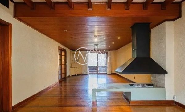 Casa à venda com 3 quartos, 330m², 1 suíte, 2 vagas, Rua Passo da Pátria no bairro Bela Vista em Porto Alegre