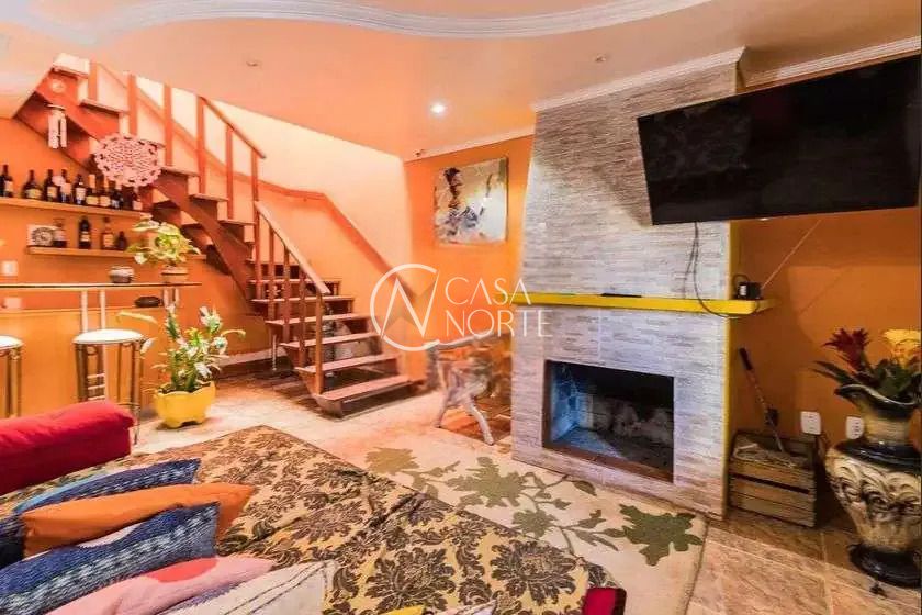 Casa à venda com 4 quartos, 230m², 1 suíte, 2 vagas, Rua Professora Ziláh Totta no bairro Jardim Leopoldina em Porto Alegre