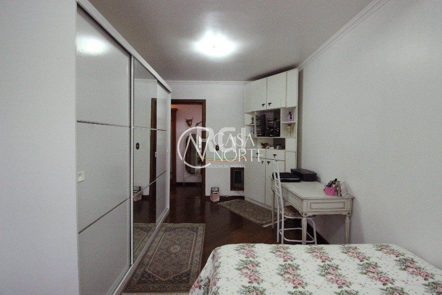 Casa à venda com 3 quartos, 280m², 2 vagas, Avenida Coronel Lucas de Oliveira no bairro Petrópolis em Porto Alegre