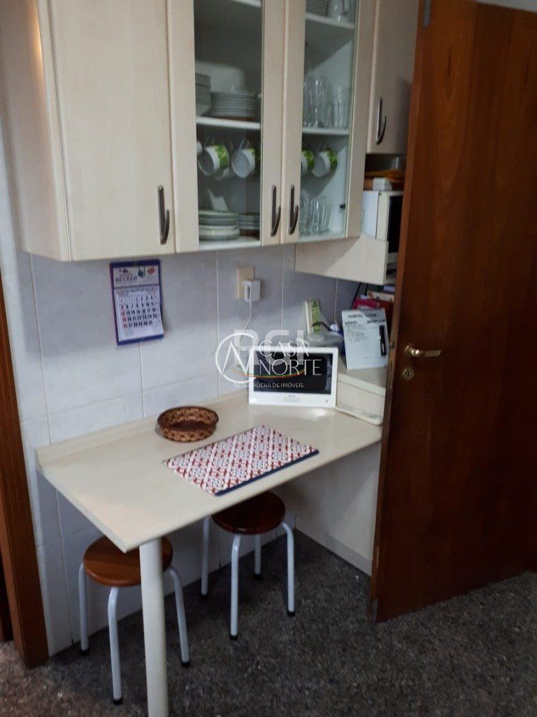 Apartamento à venda com 3 quartos, 117m², 1 suíte, 3 vagas, Rua Itaborai no bairro Jardim Botânico em Porto Alegre